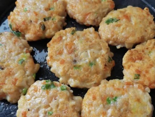 美味可口的虾仁卷饼（做法简单，口感鲜美，营养丰富）