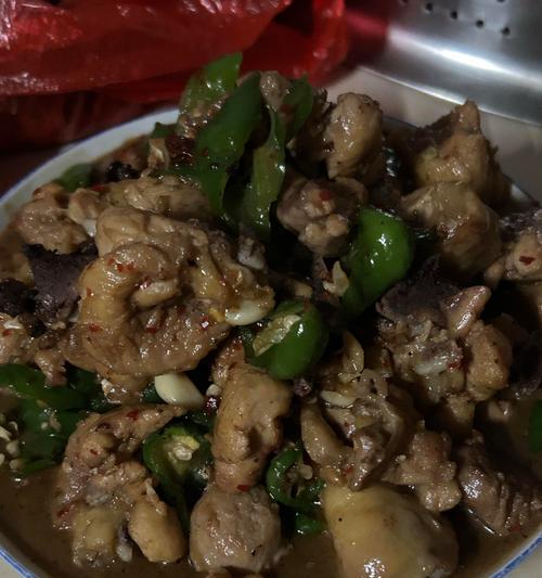 竹笋炒鸡腿肉的做法（营养丰富，美味可口，体验不一样的味觉享受）