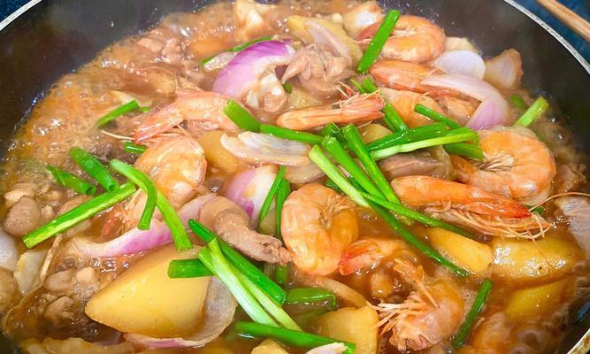 口感鲜美的猪脚排骨明虾煲（用料新鲜，做法简单，慢炖出最佳味道）