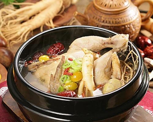 参鶏湯的制作方法详解（韩式养生佳品，以鸡为主材，“参鸡”）
